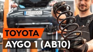 Hoe een spiraalveer achteraan vervangen op een TOYOTA AYGO 1 (AB10) [AUTODOC-TUTORIAL]