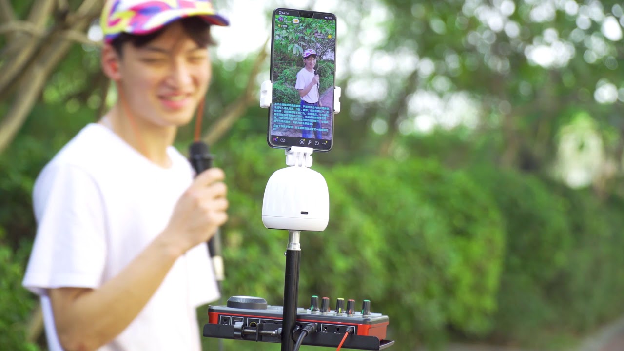 Yunbo TD5 360 degree object tracking phone holder.