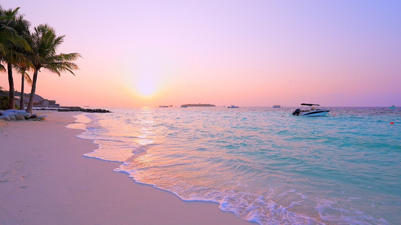 Maldives Atoll 🏝 Turquoise Ocean off Maamunagau Island. Ocean waves 4K Ultra HD