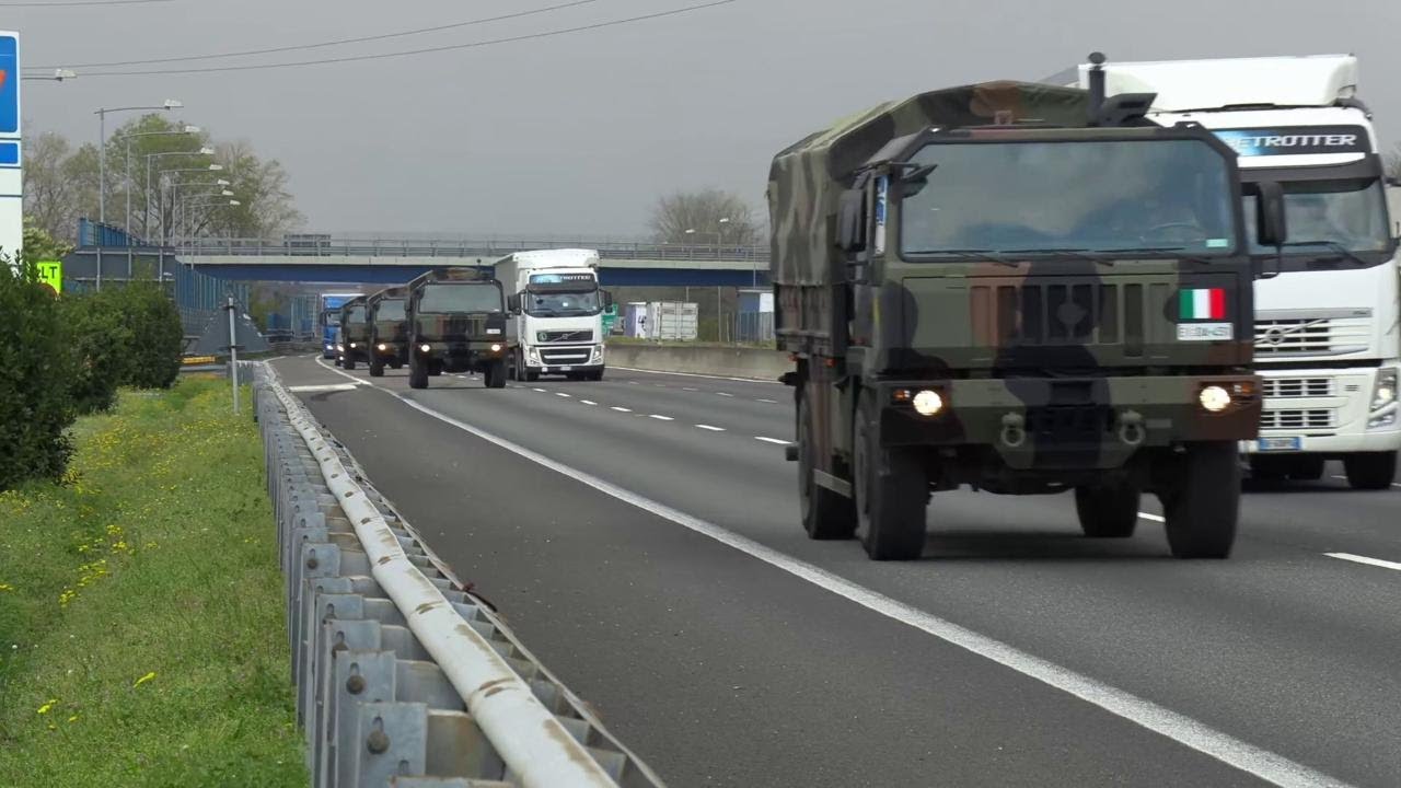Coronavirus, l'esercito trasferisce salme da Seriate a Ferrara