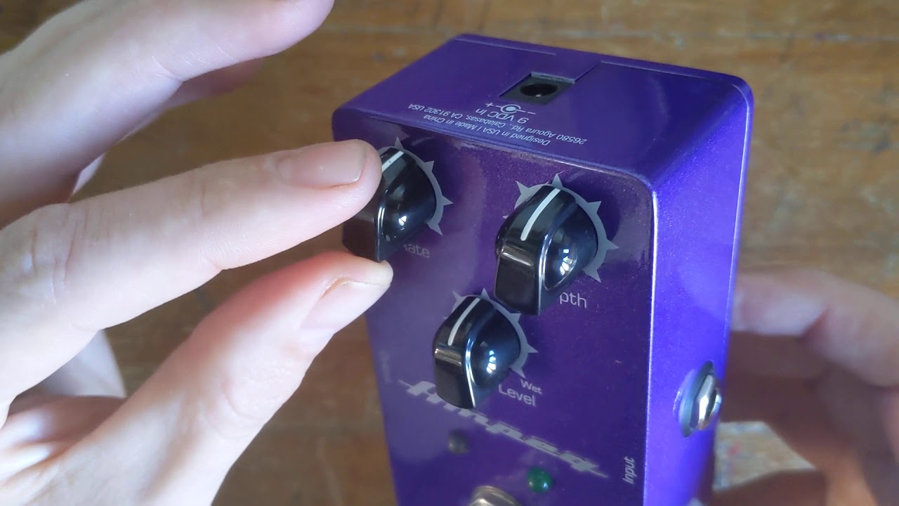 Ampeg Liquifier Analog Chorus Bass Pedal unboxing and first impressions