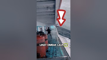 Ombak besar masuk ke Kapal Ikan #trending #viralvideos #shortvideos #nelayan