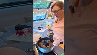 Burger-Auflauf im Omnia Backofen ? Camper wissen halt was gut ist! #rezept #omnia #outdoorkitchen