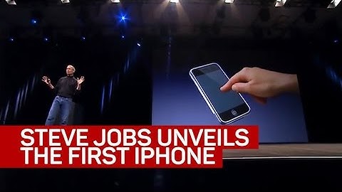 Steve Jobs unveils the iPhone