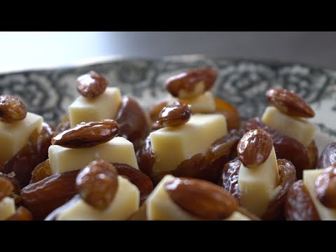 Video: Delikat Kyllingfilet I En Ost-mandelskorpe Med Vinfløtesaus