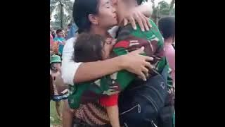 DEMI TUGAS NEGARA||PERPISAHAN MENYEDIHKAN TNI SAAT BERANGKAT