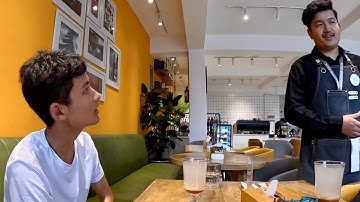 Inside Himalayan Java Coffee, Pokhara 🇳🇵