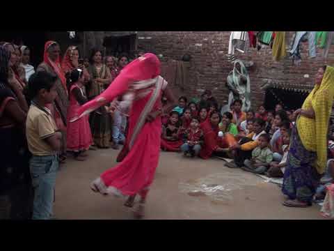 बूढ़ी-दादी-का--गजबन-गाने-पर-नाच---देहाती-डांस---old-lady-new-dj-gajban-gane-par-dance