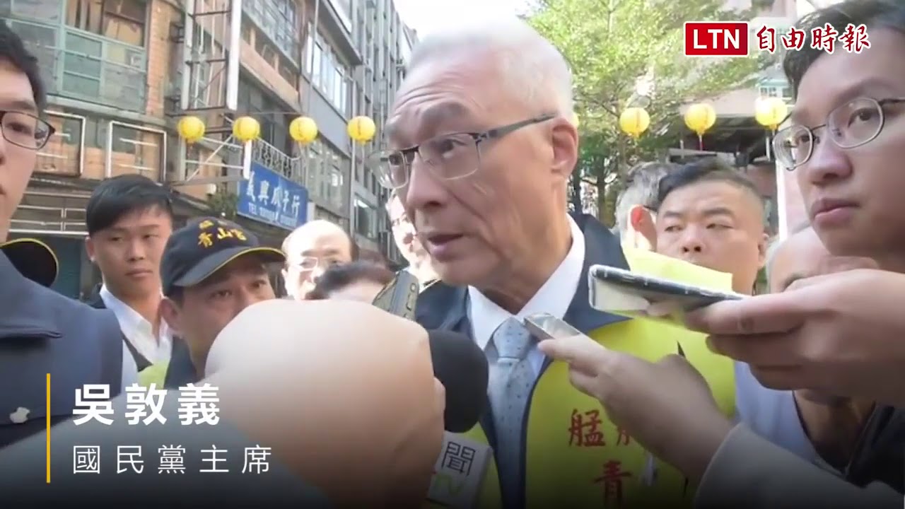 【『92共識』究竟是什麼鬼?】請強力分享! 『92共識』究竟是什麼? 習近平今天的『一國兩制』『不排除武統』,其實老實說 也只是老調重彈而已~並不是什麼爆炸性的內容! 但是~『92共識』這場騙局在台灣,到底是怎麼營造出來的呢? 我們來看看 馬英九 與 吳敦義是如何詮釋這場謊言! 習近平:「92共識下 一國兩制」是台灣 豐富和平統一的實踐。 吳敦義:「92共識」就是你表你的,我表我的嘛~ 馬英九:「九二共識」兩岸還不具備統一條件啦~ 廟公小編想說的是,『92共識』說穿了就是『想要賺人民幣,出賣台灣國格也沒關係的共識』~ 蔡英文總統今天說的漂亮:『拒絕九二共識,不接受一國兩制』~ 說真的台灣枱面上這些政治廢物男人~真的是廢的夠久了! 一個敢說的都沒有~ 同場加映 立法院協商 柯總召今日對於時代提出,要修法豬瘟防疫『外籍人士不繳罰款,不準進關,直接遣返』的提案,進行反制,聲稱目前法令已經非常完備,並不會造成有罰款漏洞的情勢~ 柯總召 您也被『92共識』了嗎?