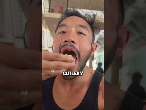 Video: Syöminen Indonesian Padang-ravintolassa
