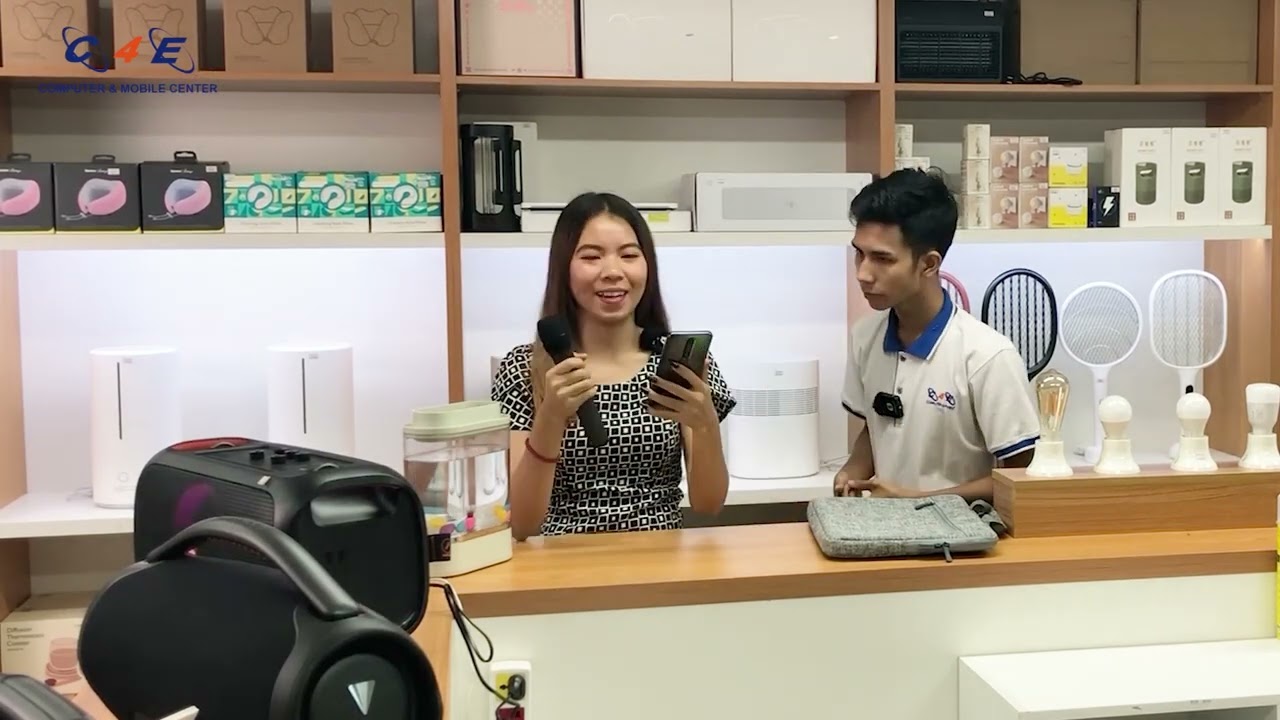 ဘိတ်သူ အဆက်လေး လာပြီနော် …..........အံမယ် မိုက်ကိုင်ပြီး သီချင်းဆိုတော့ “သူ့အသံကောင်းလား ဆိုလားဘဲ”