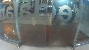 Terminal Kedatangan 1 B Bandara Soekarno Hatta Langsung dan halte bus Damri