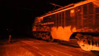 E32 de noche mas Tren
