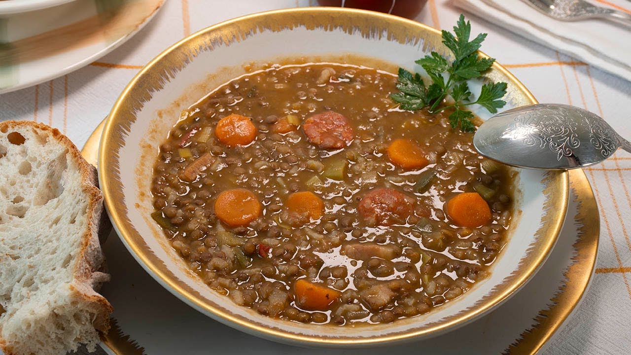 Lentejas guisadas con arroz. COCINA TRADICIONAL
