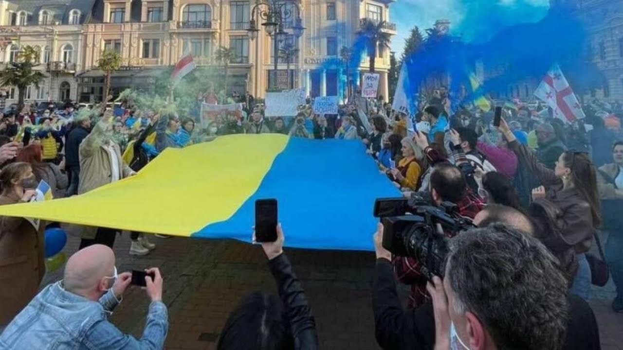 Весело сегодня в москве украина. Митинги в Европе. Фоторепортаж с Украины. Фоторепортаж с места событий Украины. Протесты в Украине.