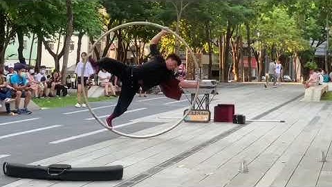 Sởn Gai Ốc Màn Biểu Diễn Xiếc Đường Phố Chỉ Biết Nói Chất