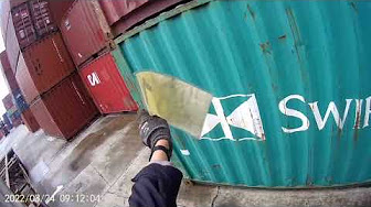 Re: [新聞] 驚悚片慎入！貨櫃車撞上來　駕駛站後方慘