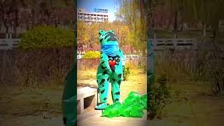Muscle Frog Guy Funny Video