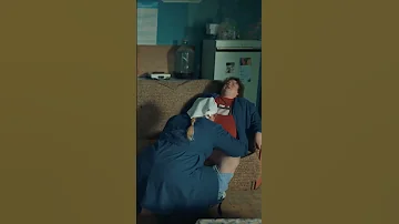 ЗАСТУКАЛ ДОЧЬ ЗА ЭТИМ 🤯 #тнт #shorts #сериалы #жуки #дочь #отношения