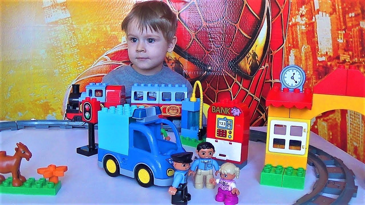 Лего поезд и машинки играем в игрушки лего дупло видео для детей