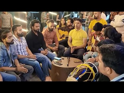 Youth Sing 'Hanuman Chalisa' Outside Gurugram Cafe, Garner Applause