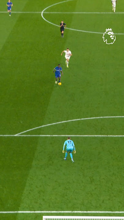 Nicolas Jackson walks it past the keeper