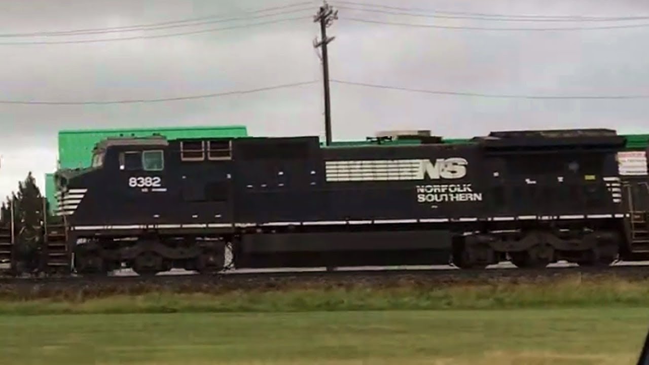 CP Train Spotting HD: CP 8858 & NS C40-8W 8382!! CP 575 North At Edmonton AB 1/1 8/24/18
