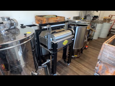 Maxant Chain Uncapper, Breaker Table, and Two Extractors - Building a Bee Business #120