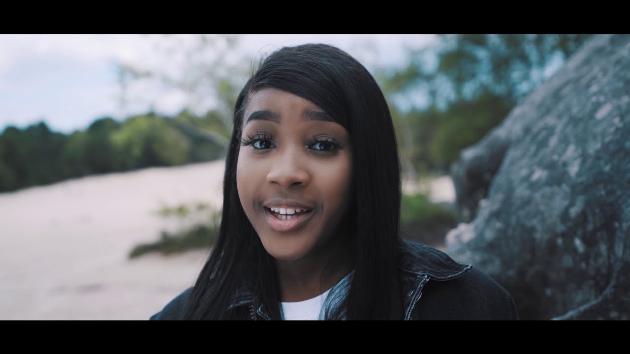 Gloire Grace - Tout Pres De Moi (Clip Officiel)