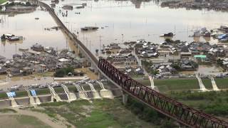 西日本豪雨被害　岡山・真備町の排水作業と広島・駅家町向永谷の行方不明者捜索現場
