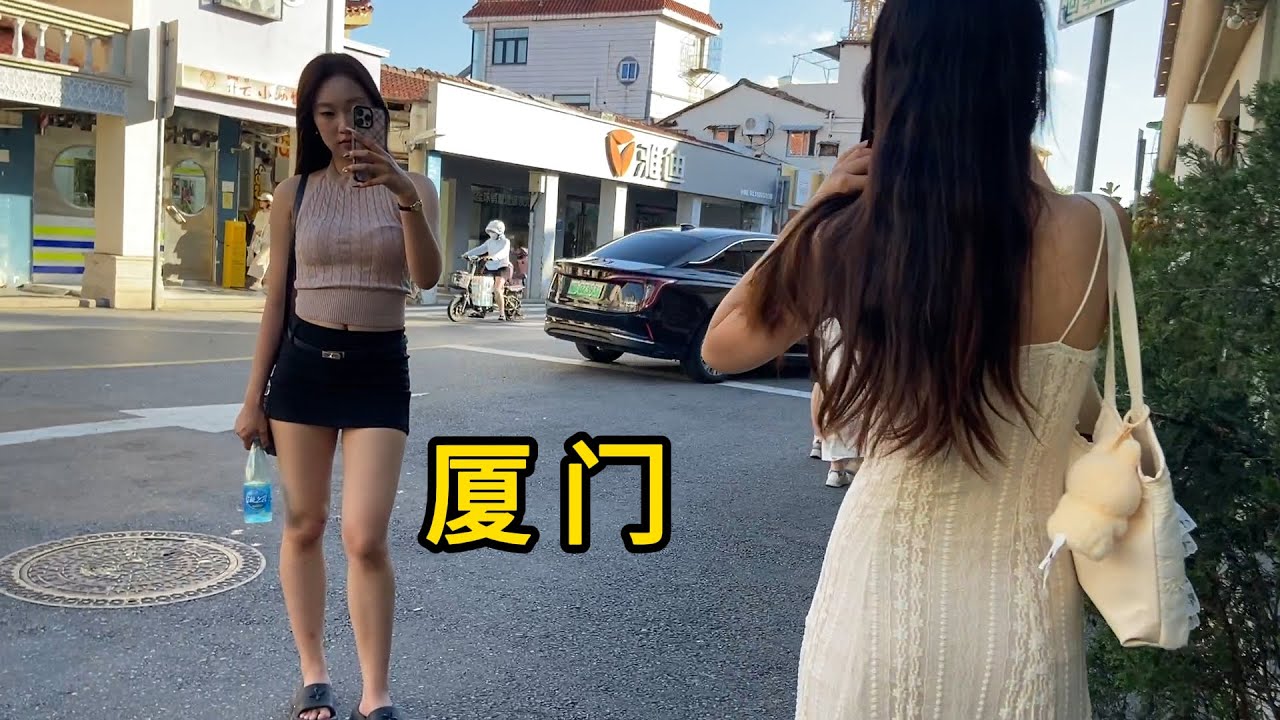 逛福建省厦门市大学路 游客挺多 深入本地人居住的巷子 看看居住环境 Explore Xiamen City University Road Of China.Many Tourists