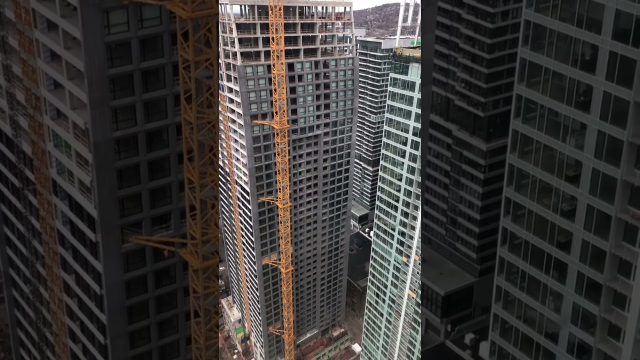 Montréal downtown high rise condo building and view