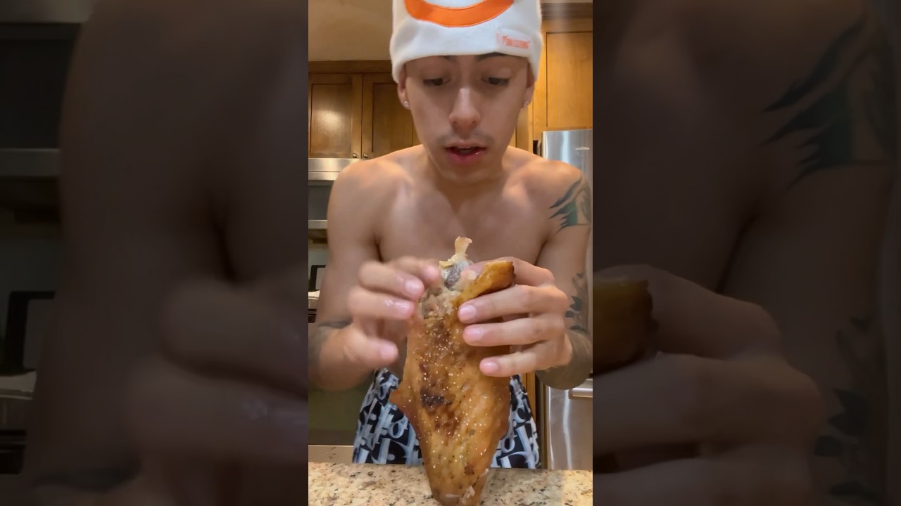 Watch Suigeneris shows you the best way to eat a chicken wing 😳🔥👀 on YouTube Watch Suigeneris shows you the best way to eat a chicken wing 😳🔥👀 on YouTube