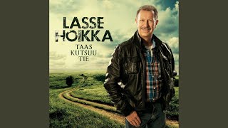 Video thumbnail of "Lasse Hoikka - Kulkijapojan peti"