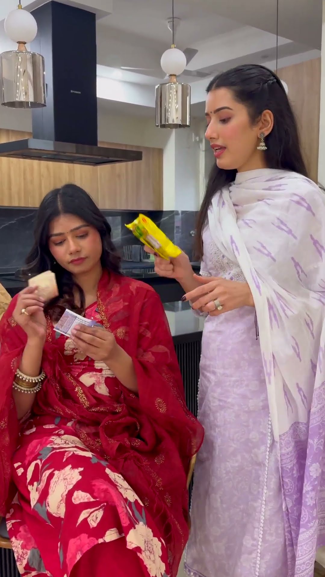 Kisiko Iska Answer Pata Hai Kya ?? #funny #trending #neetubisht #comedy #youtubeshorts #lakhneet