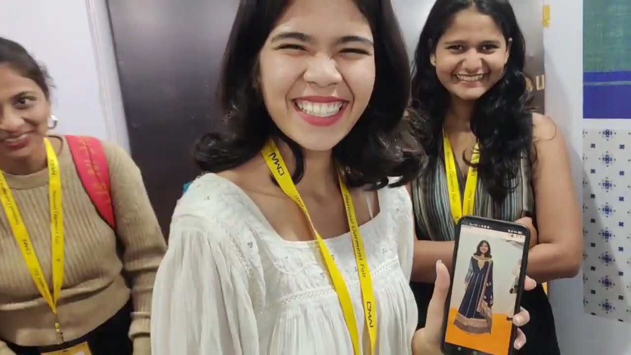 Customers tried Textronics' Try-On Virtual Dressing Room at the stall!