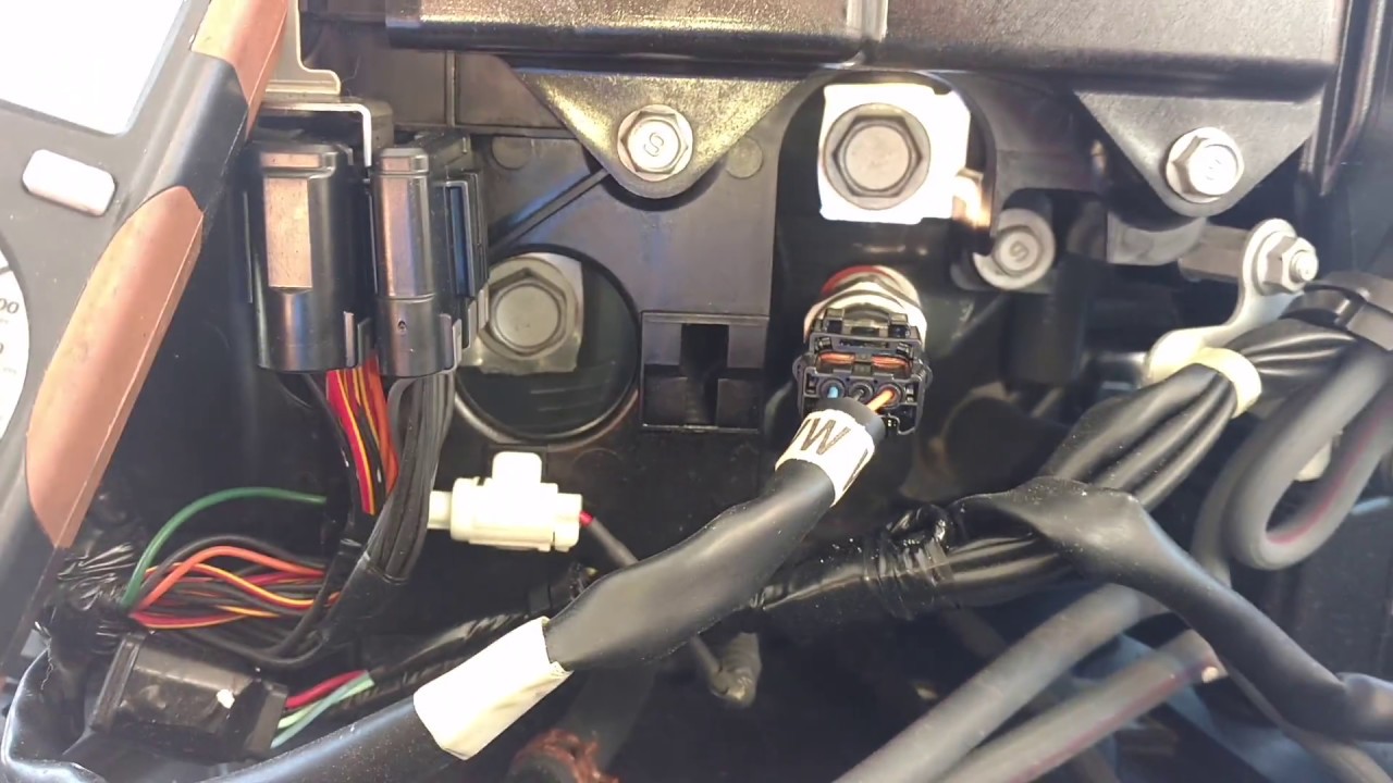 Yamaha Outboard Electrical Repair, Diagnose Engine Harness Voltage