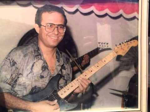 موسيقي الفنون جيتار طارق جمال 