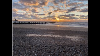 windy day on Lowestoft beach #viralvideo #metaldetecting #history