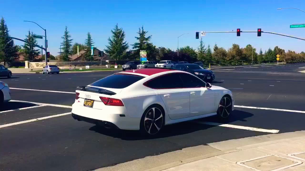Audi RS7 - Crazy Revving