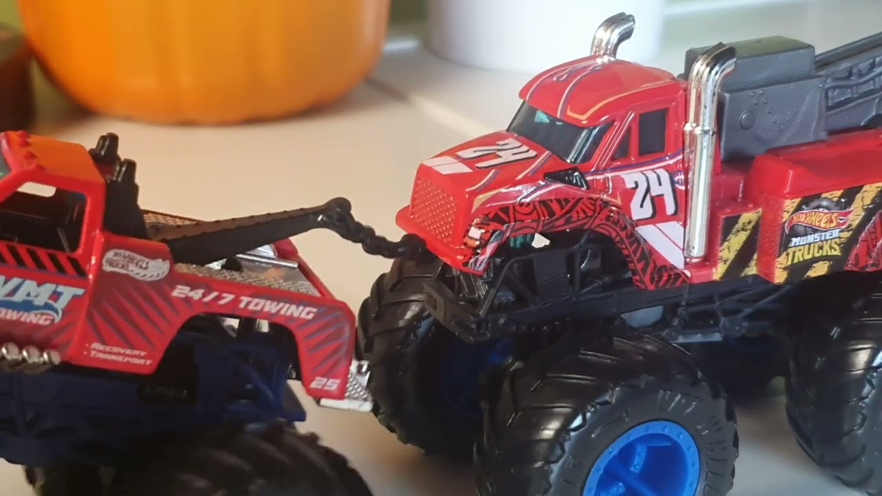 Hot Wheels - Ramblin' Wrecker Towing The 909