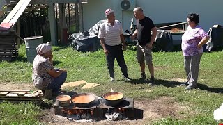 : Udale se sa samo 16 godina  i danas zive u istom selu!