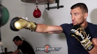 VASYL LOMACHENKO SHOWS CRAZY ACCURACY W/COMBINATIONS ON DOUBLE END BAG FOR JORGE LINARES