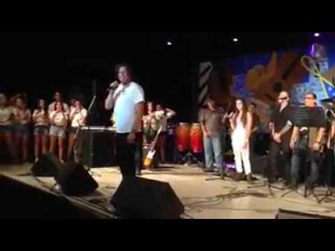 Carlos Vives acompañado de Lucy Vives - Fruta Fresca