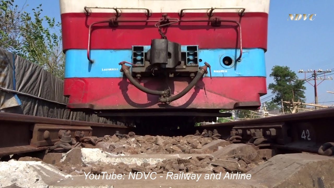 🔴XEM 2 CHIỀU DƯỚI GẦM XE LỬA QUA ĐOẠN BỊ TRẬT BÁNH SAU KHẮC PHỤC (25/02/2019)