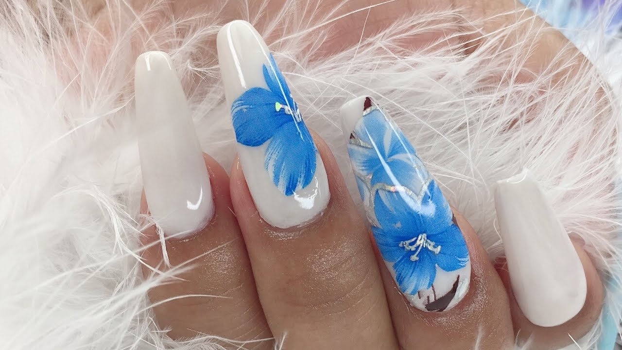 Diseño con FOIL floreadas de uñas acrílicas tendencia??fácil de pegar en color  blanco y azul ? - YouTube