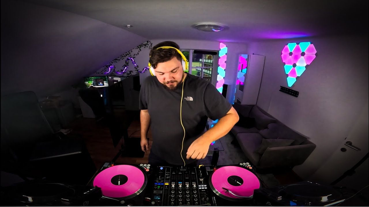Funky House on old Turntables - YouTube