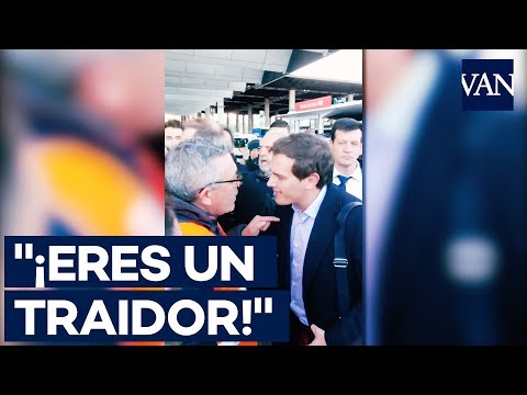 Albert Rivera acorralado e insultado en Atocha por taxistas