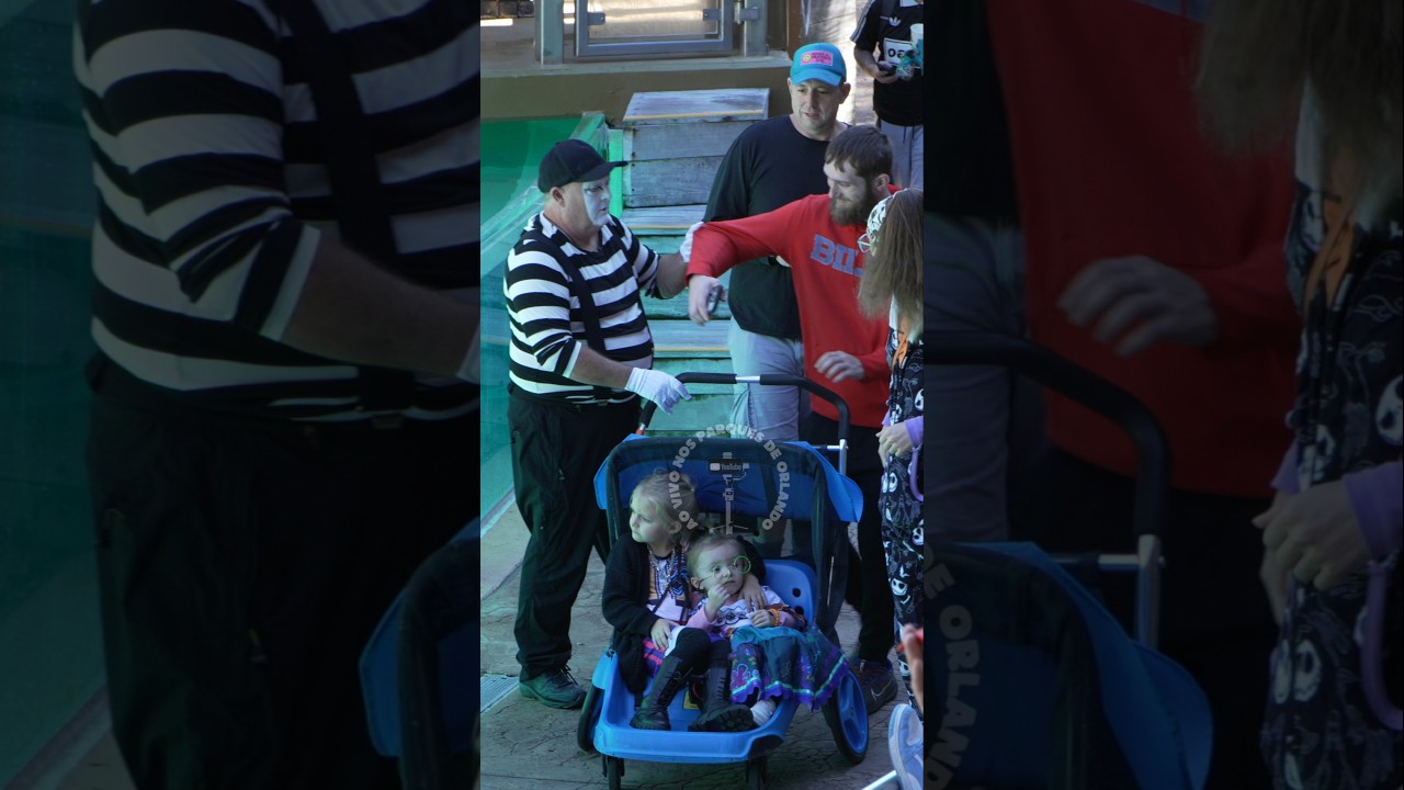 Tom o mímico colocando o homem para empurrar o carrinho 👏👏#tomthemime #seaworldmime #seaworldorlando