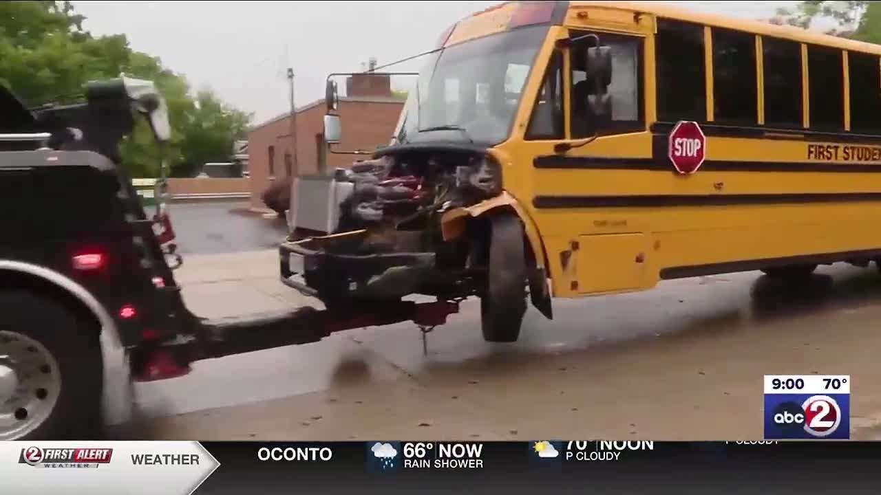 2 students hurt in school bus crash - YouTube